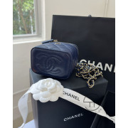 Chanel 粒紋小牛皮連鏡小盒子 連禮盒 (深藍色拼淡金色Logo)